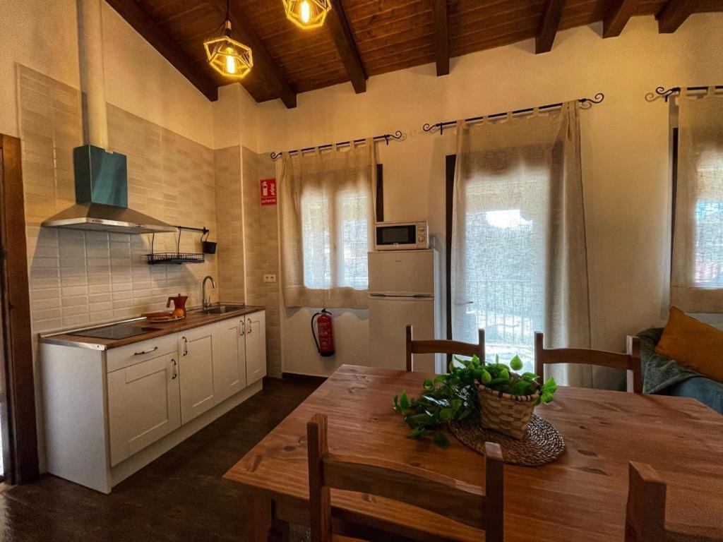 Apartamentos Dona Jimena Del Ambroz 4 Estrellas Complejo Unico En El Centro Del Pueblo - Piscina Ya Abierta Hervás Esterno foto
