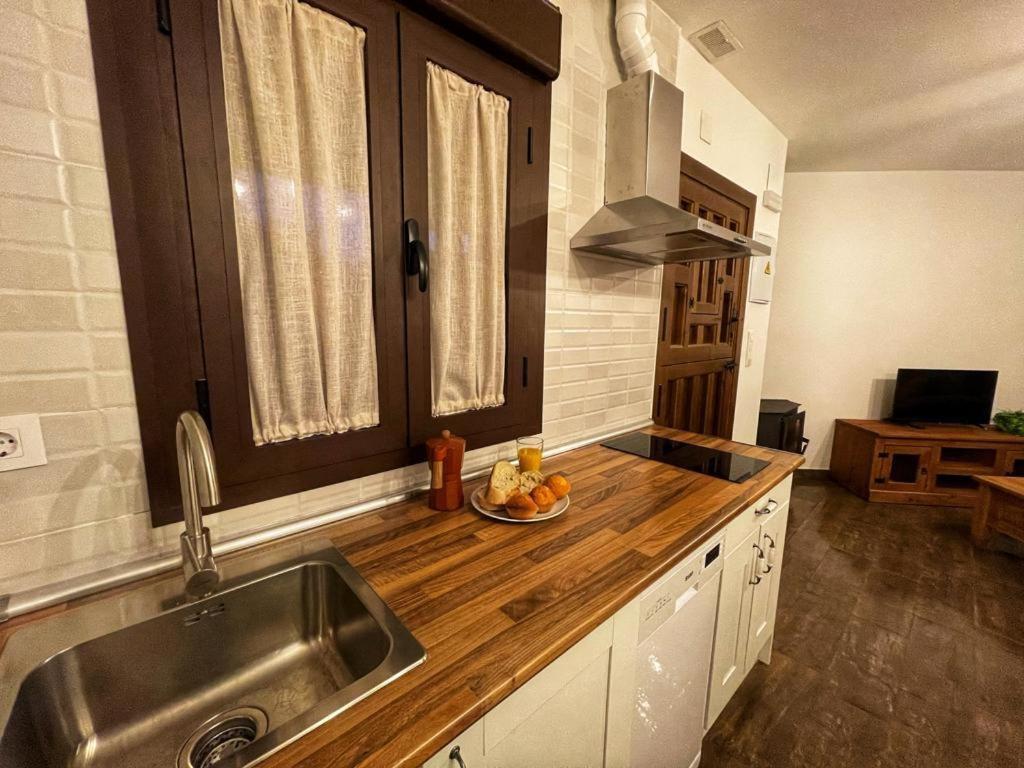 Apartamentos Dona Jimena Del Ambroz 4 Estrellas Complejo Unico En El Centro Del Pueblo - Piscina Ya Abierta Hervás Esterno foto