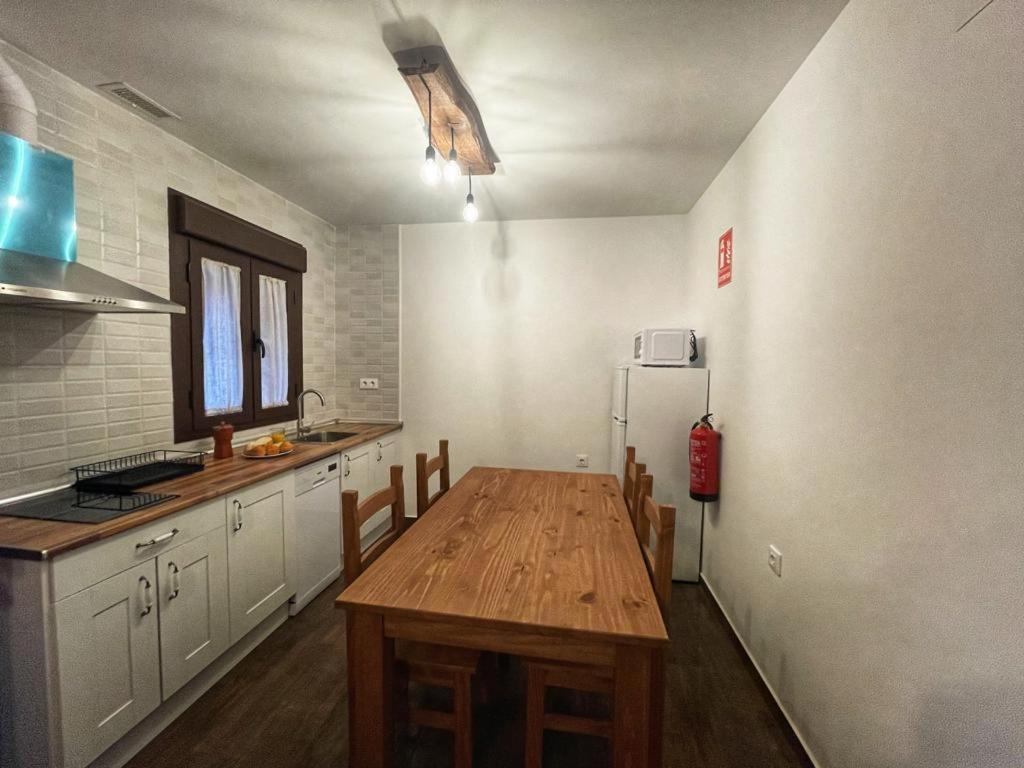 Apartamentos Dona Jimena Del Ambroz 4 Estrellas Complejo Unico En El Centro Del Pueblo - Piscina Ya Abierta Hervás Esterno foto