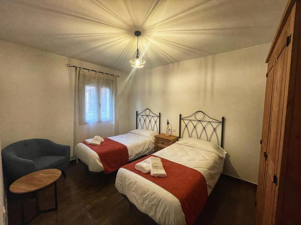Apartamentos Dona Jimena Del Ambroz 4 Estrellas Complejo Unico En El Centro Del Pueblo - Piscina Ya Abierta Hervás Esterno foto