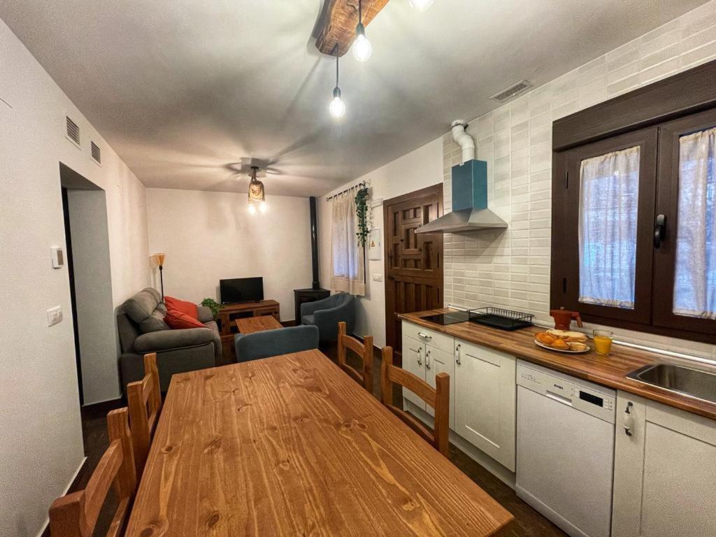 Apartamentos Dona Jimena Del Ambroz 4 Estrellas Complejo Unico En El Centro Del Pueblo - Piscina Ya Abierta Hervás Esterno foto