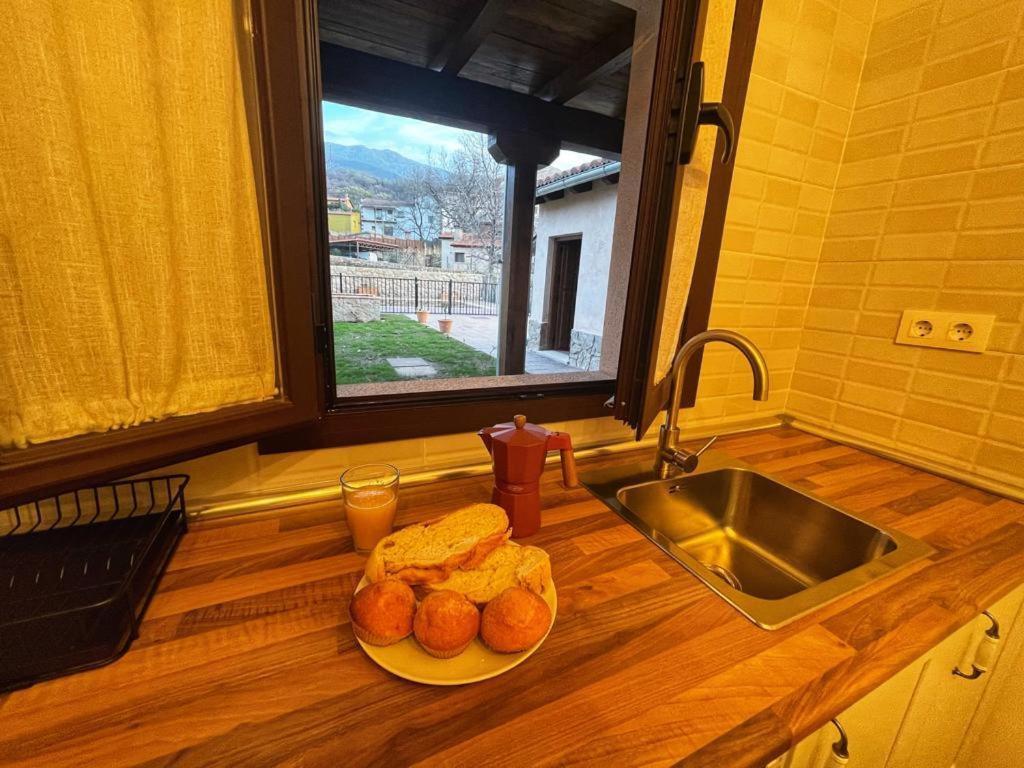 Apartamentos Dona Jimena Del Ambroz 4 Estrellas Complejo Unico En El Centro Del Pueblo - Piscina Ya Abierta Hervás Esterno foto