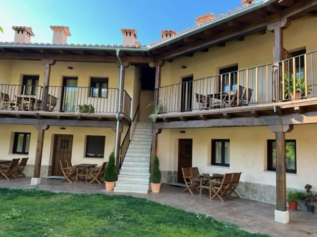 Apartamentos Dona Jimena Del Ambroz 4 Estrellas Complejo Unico En El Centro Del Pueblo - Piscina Ya Abierta Hervás Esterno foto